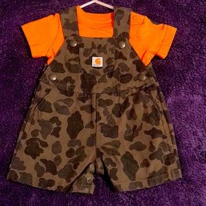 New 6mo boys, super adorable Carhartt onesie with matching camo bibs.